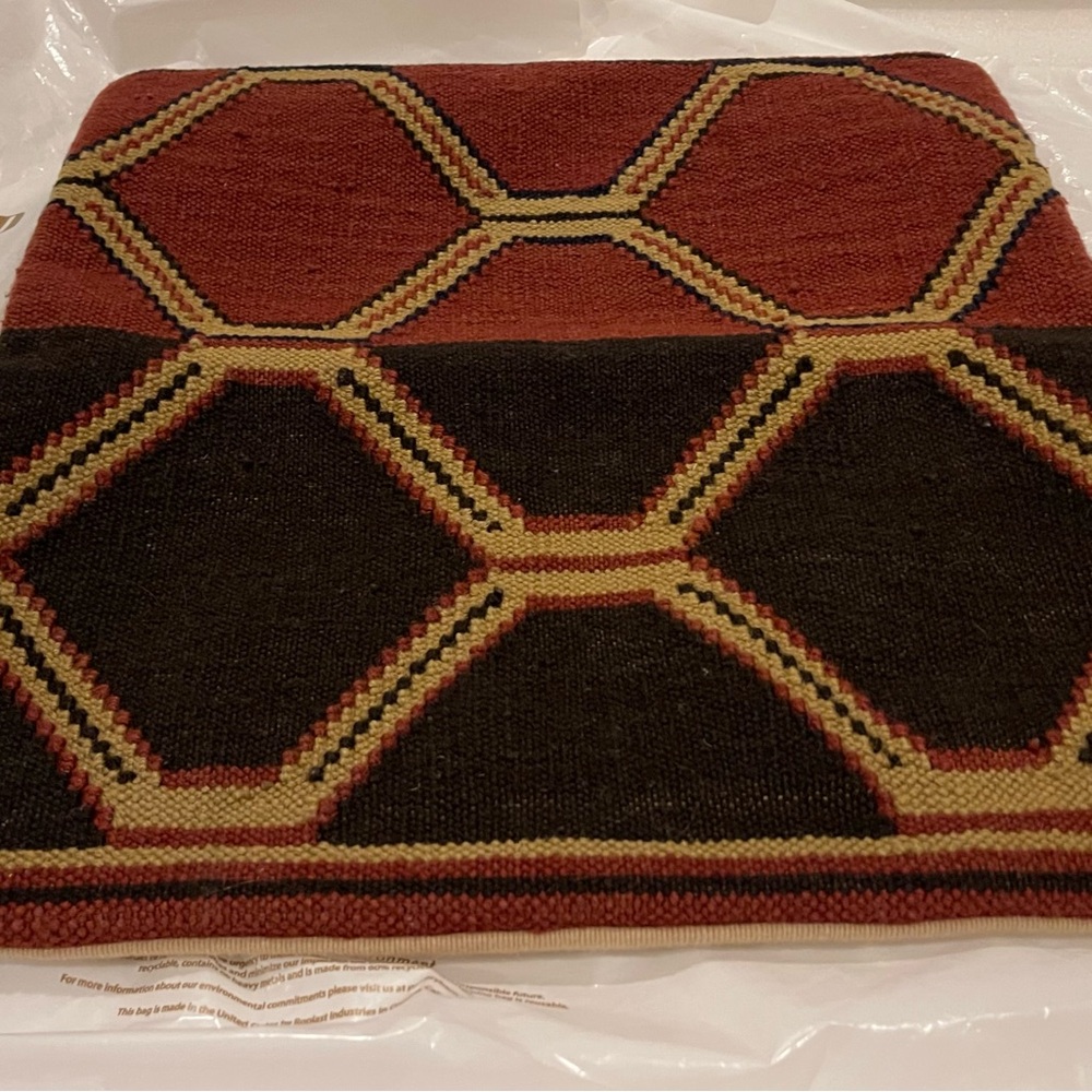NWT Pottery Barn Vintage NZ Wool Kindu Kilim Pillow Cover- 2007, 18” #2 - Picture 3 of 8